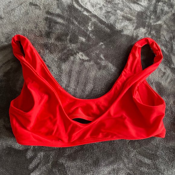 Unworn Simple Red Bikini Top - Picture 2 of 2